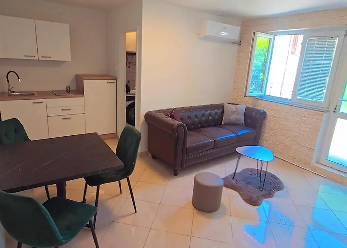 Liora Apartment