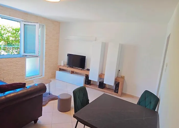 Liora Apartment *